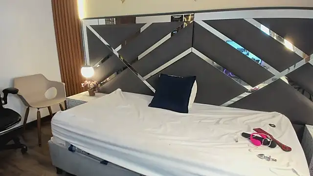 Ambarross  online show from 04-08-26, 01:33