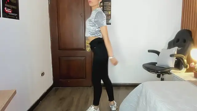 Ambarross  online show from 04-17-26, 01:47