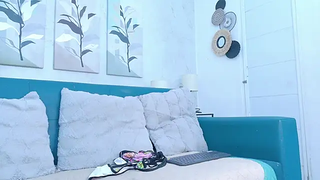 sofia laverde online show from 04-17-26, 06:44