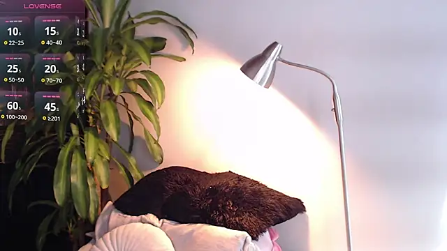 Snapshot of Mia_Volkova_ chatting on 06-20-26, 03:26 Mia Volkova online show from 06-20-26, 03:26