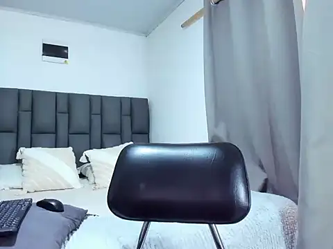 Snapshot of hanna_rodriguez chatting on 02-12-26, 09:43 hanna rodriguez online show from 02-12-26, 09:43