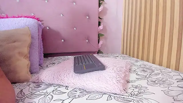 Snapshot of lovely__kiss__ chatting on 06-05-26, 06:24 lovely kiss online show from 06-05-26, 06:24