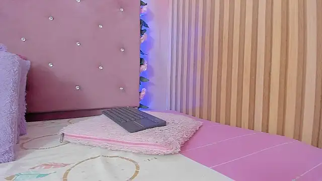 lovely  kiss   online show from 07-09-26, 06:12