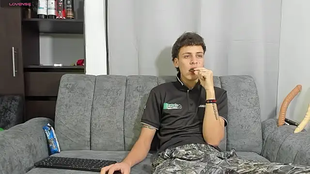 Snapshot of Two_sexboys chatting on 02-10-26, 07:12 Two sexboys online show from 02-10-26, 07:12