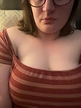 lucycomestrue online show from 07-03-26, 12:17