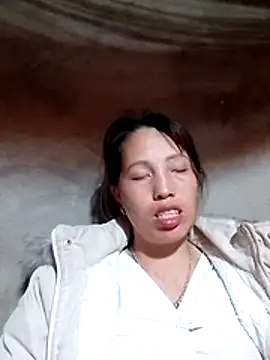 Gummiesu online show from 04-01-26, 01:52