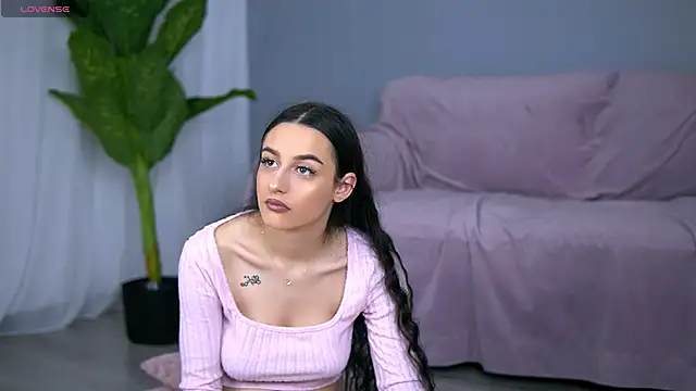 Snapshot of ElaraVixen chatting on 02-18-26, 07:32 ElaraVixen online show from 02-18-26, 07:32