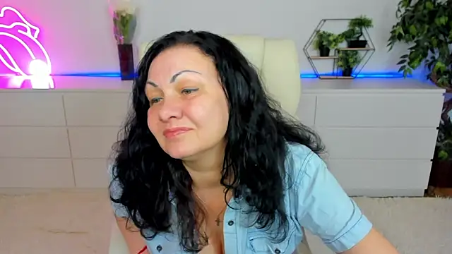 IrissMoon online show from 03-08-26, 06:23