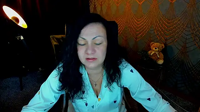 IrissMoon online show from 05-31-26, 06:09