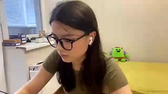 Snapshot of SaintMari chatting on 06-19-26, 02:32 SaintMari online show from 06-19-26, 02:32