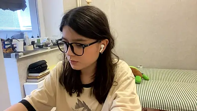 Snapshot of SaintMari chatting on 07-16-26, 01:28 SaintMari online show from 07-16-26, 01:28