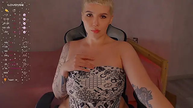 Elise Day online show from 06-24-26, 04:28