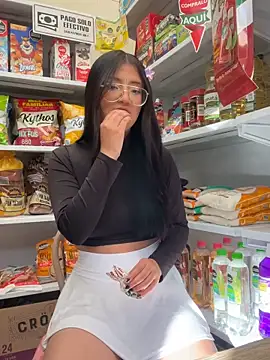 Snapshot of StrawberryPink_ chatting on 02-28-26, 12:39 StrawberryPink online show from 02-28-26, 12:39