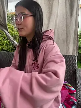 StrawberryPink  online show from 03-18-26, 11:35