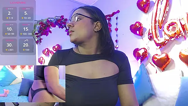 Snapshot of domiiniquex chatting on 02-17-26, 12:34 domiiniquex online show from 02-17-26, 12:34