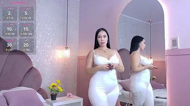 Snapshot of Sienna-Gold chatting on 01-19-26, 01:59 Sienna-Gold online show from 01-19-26, 01:59