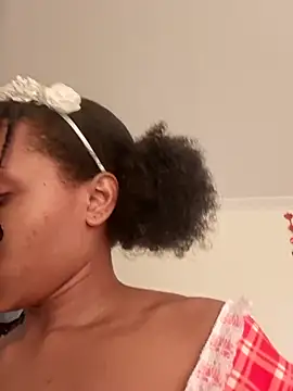 Snapshot of Ebony_love07 chatting on 02-12-26, 08:37 Ebony love07 online show from 02-12-26, 08:37