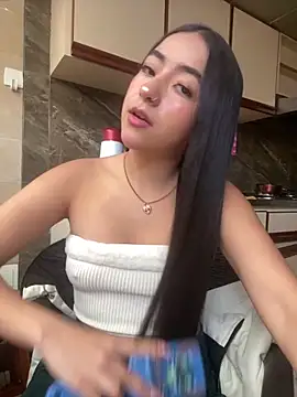 AuroraJohns Pink online show from 02-15-26, 07:54