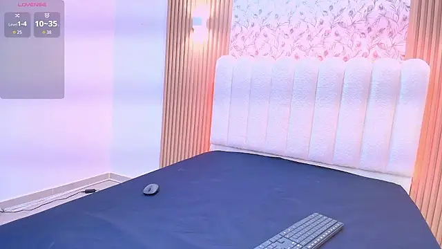 Snapshot of Amira_Alzahra chatting on 02-08-26, 05:22 Amira Alzahra online show from 02-08-26, 05:22