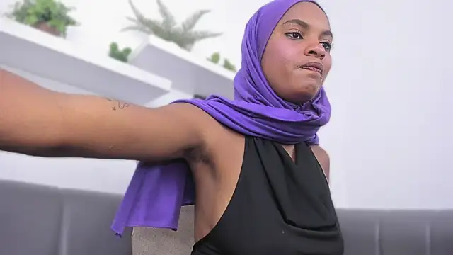 Snapshot of Amira_Alzahra chatting on 06-20-26, 06:00 Amira Alzahra online show from 06-20-26, 06:00