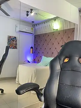 Auri   online show from 02-01-26, 07:34