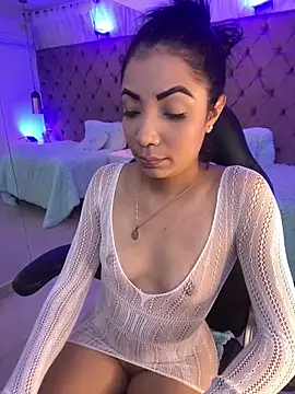 Auri   online show from 04-01-26, 07:44