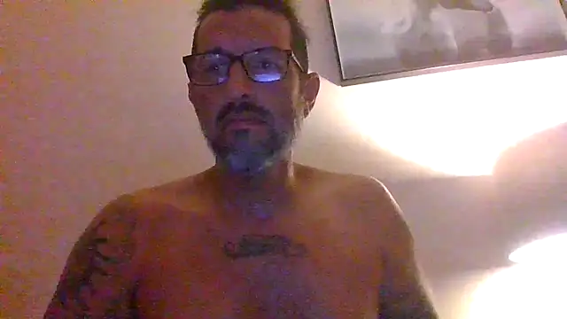 Snapshot of Tattoos77 chatting on 06-25-26, 05:23 Tattoos77 online show from 06-25-26, 05:23
