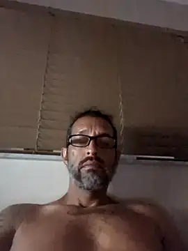 Snapshot of Tattoos77 chatting on 06-28-26, 01:00 Tattoos77 online show from 06-28-26, 01:00