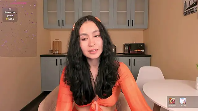 Snapshot of GiovannaAntonelli chatting on 05-27-26, 07:44 GiovannaAntonelli online show from 05-27-26, 07:44