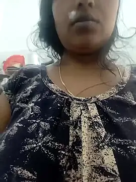Snapshot of Hot-Tinaa chatting on 04-30-26, 04:52 Hot-Tinaa online show from 04-30-26, 04:52