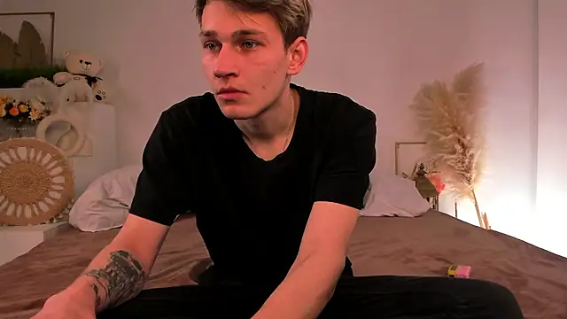 Snapshot of Volan_Starts chatting on 02-25-26, 12:04 Volan Starts online show from 02-25-26, 12:04