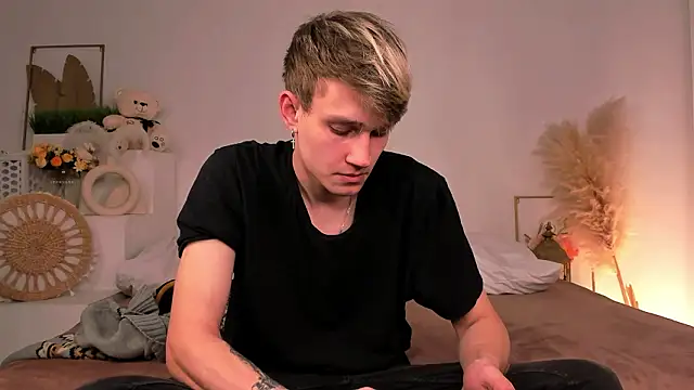 Snapshot of Volan_Starts chatting on 02-26-26, 12:04 Volan Starts online show from 02-26-26, 12:04