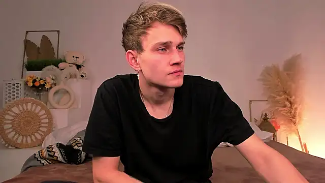 Snapshot of Volan_Starts chatting on 02-27-26, 12:05 Volan Starts online show from 02-27-26, 12:05