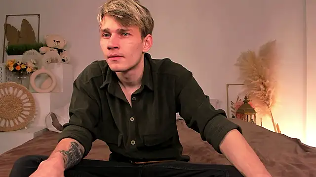 Snapshot of Volan_Starts chatting on 03-01-26, 12:07 Volan Starts online show from 03-01-26, 12:07