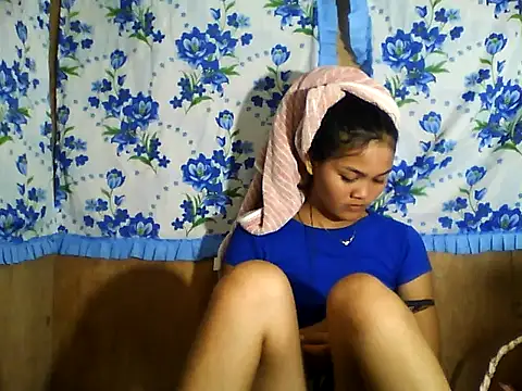 PinaySkinnyJust18 online show from 04-15-26, 09:27