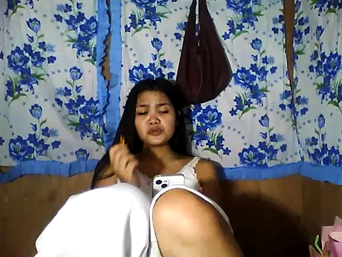 PinaySkinnyJust18 online show from 05-13-26, 03:15
