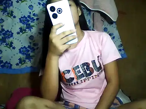 Snapshot of PinaySkinnyJust18 chatting on 06-06-26, 10:25 PinaySkinnyJust18 online show from 06-06-26, 10:25