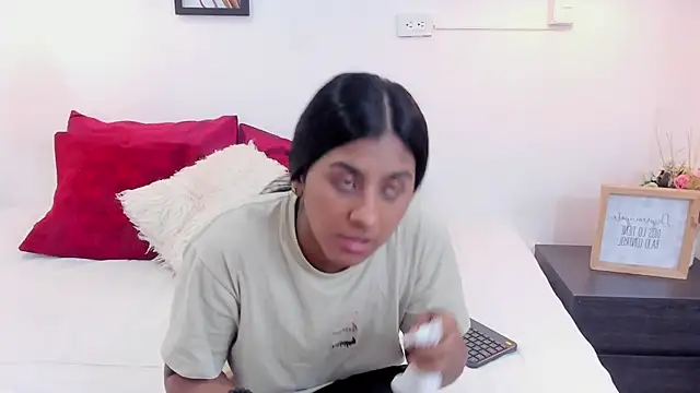 Snapshot of annarosse_ chatting on 06-16-26, 12:08 annarosse online show from 06-16-26, 12:08