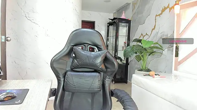 Qetsyah tf online show from 04-17-26, 01:14