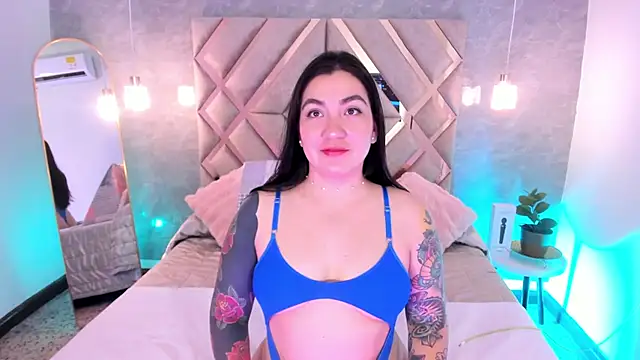 Snapshot of KathiaJenner chatting on 02-13-26, 12:23 KathiaJenner online show from 02-13-26, 12:23