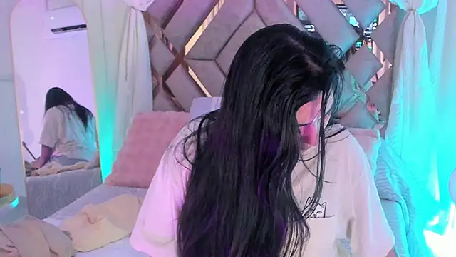 Snapshot of KathiaJenner chatting on 02-22-26, 12:36 KathiaJenner online show from 02-22-26, 12:36