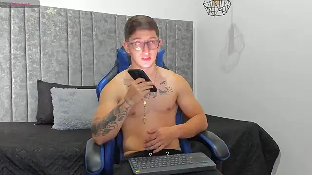 Calvin Hunter online show from 04-13-26, 02:44