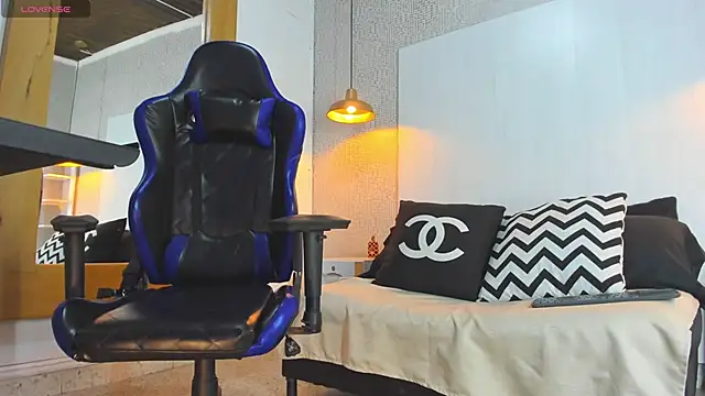 Snapshot of Dusan_Grey77 chatting on 02-19-26, 04:08 Dusan Grey77 online show from 02-19-26, 04:08