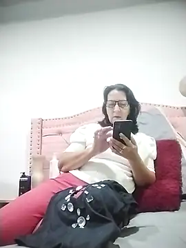 Snapshot of RosseLaure chatting on 02-07-26, 01:42 RosseLaure online show from 02-07-26, 01:42