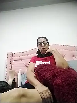 Snapshot of RosseLaure chatting on 02-10-26, 02:26 RosseLaure online show from 02-10-26, 02:26