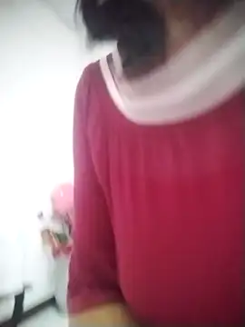 Snapshot of RosseLaure chatting on 02-10-26, 09:41 RosseLaure online show from 02-10-26, 09:41