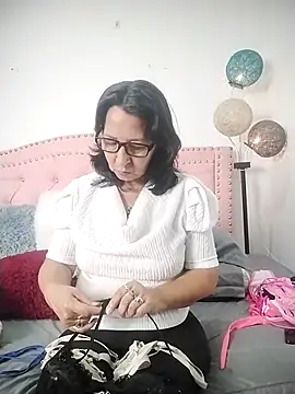 Snapshot of RosseLaure chatting on 02-13-26, 02:07 RosseLaure online show from 02-13-26, 02:07