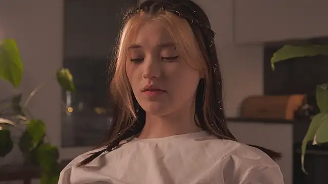 Snapshot of EleniRoeber chatting on 02-13-26, 04:36 EleniRoeber online show from 02-13-26, 04:36