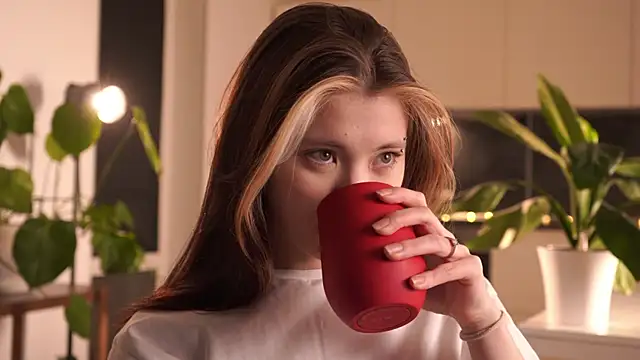 Snapshot of EleniRoeber chatting on 02-24-26, 03:32 EleniRoeber online show from 02-24-26, 03:32