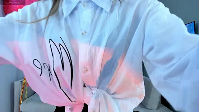 Snapshot of TreasaCrebs chatting on 02-10-26, 07:07 TreasaCrebs online show from 02-10-26, 07:07